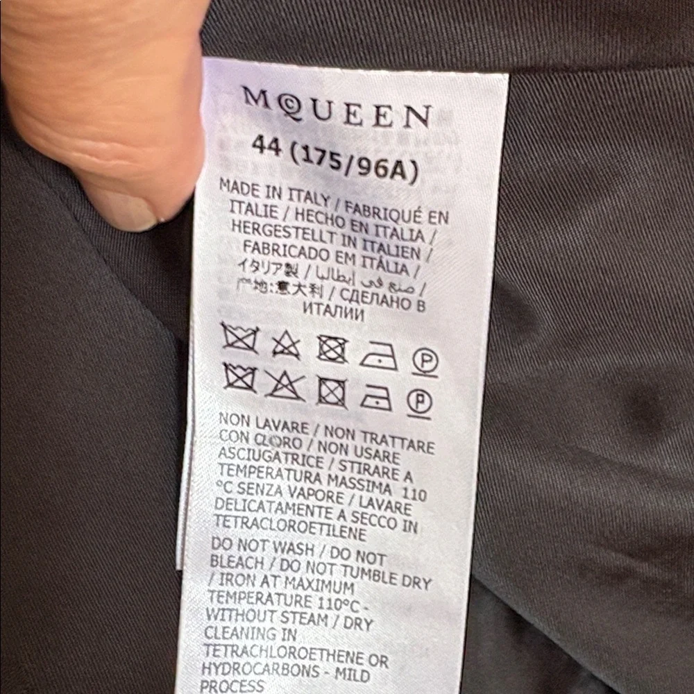 Alexander McQueen. Stunning Houndstooth Blazer. Impeccable like new condition. - Picture 12 of 16